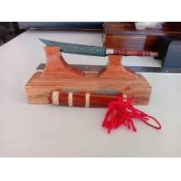 ราคา ดาบเหล็กน้ำพี้ ยกชุดพร้อมฐาน ขนาดใบมีด 3 นิ้ว ของแท้ รับประกันการขนส่ง จากบ้านน้ำพี้ นิรุตเหล็กน้ำพี้ อุตรดิตถ์ (21464374689)