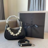 ราคา กระเป๋าสะพายข้าง charles and keith 8 นิ้ว (16387209496)