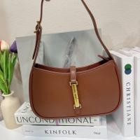 ราคา กระเป๋าสะพายข้าง CHARLES and KEITH 9 นิ้ว (17690980032)