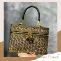 ราคา กระเป๋าสาน กระจูด กระเป๋าถือทรงเหลี่ยม ขนาด 5 8 5 นิ้ว งาน OTOP งานจักสานของชุมชน พร้อมส่ง (21472383271)