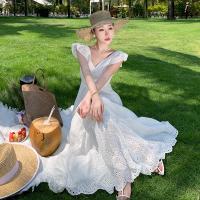 ราคา ชุดเดรสยาวคอวีปักลายฉลุสีขาวชุดเดรสเปิดหลังเอวสูงชายหาดรีสอร์ทริมทะเล (20996664730)