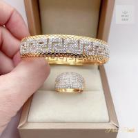 ราคา กำไลข้อมือจีนลายเก๋งจีนฉลุลายรอบวงกำไล ประด้บเพชรลายเก๋งจีนตัดขอบสีทองรอบวง19cm (21427615406)