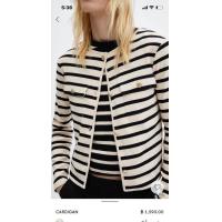ราคา Mango Striped Cardigan With Buttons เสื้อแขนยาวแบรนด์แท้ รเข้ามาใหม่ค่า เนื้อผ้าอย่างดี ผ้านิ่ม ผ้าไม่บาง ผ้ายืดผ้าสวยมากเลยค่า ดีเทลเป็นกระดุมสีเทองสวยมากก เสื้อทรงสวยใส่สบายใส่สวยดูแพงมากเลยค่า on s