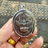 ราคา พญาครุฑมหาเศรษฐี เหรียญสีทองแดง รุ่นรวยทันใจ ด้านหลังพระราหูอมจันทร์ งานเลี่ยมกรอบอย่างดี (21404329734)