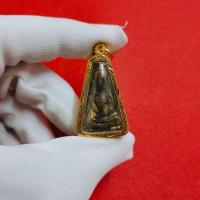 ราคา จี้พระนางพญา พิมพ์เล็ก เนื้อดินชินสนิมแดง พิมพ์สามเหลี่ยม เลี่ยมกรอบทองไมคร่อนอย่างดี จัดส่งทุกวัน (16917225889)