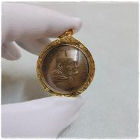 ราคา หลวงปู่แหวน สุจิณโณ เหรียญมหาเศรษฐี วัดดอยแม่ปั๋ง จ เชียงใหม่ งานเลี่ยมกรอบทองไมคร่อนสวยงาม (17504160713)