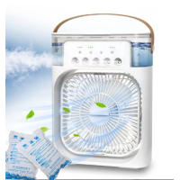 ราคา พัดลมไอเย็น พัดลมพกพาชาร์จ พัดลมตั้งโต๊ะ 3 in 1 USB มินิพัดลมแบบพกพาความชื้นเครื่องฟอกอากาศสเปรย์คูลเลอร์ที่มี ไฟ LED 7 สี แอร์มินิ เครื่องทำความเย็น แอร์ตั้งโต๊ะ พัดลม พัดลมทำความเย็นเครื่องปรับอากา 