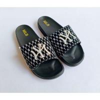 ราคา รองเท้าแตะ พิมพ์ลาย Mlb NY พรีเมี่ยม มีสีดํา และสีขาว (19442689046)