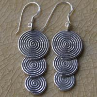 ราคา Nice earrings fine silver Karen hill tribe วงกลมสามชั้น งานทำด้วยมือ ตำหูเงินกระเหรี่ยงทำจากมือชาวเขางานฝีมือ ของฝากชาวต่างชาติชอบมาก (748218650)