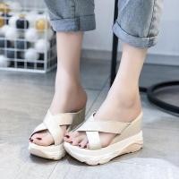 ราคา พร้อมส่งแบบใหม่รองเท้าส้นเตารีดแบบสวมสายไขว์หนังแก้วนิ่มส้น2cm (4323472471)