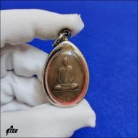 ราคา เหรียญรูปไข่ หลวงพ่อเดิม เทพเจ้าเมืองสี่แคว รุ่นปี 2482 วัดหนองโพ จ นครสวรรค์ สุริยะ (17033052885)