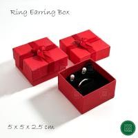 ราคา กล่องแหวน กล่องใส่ต่างหู กล่องจั่วปัง กล่องใส่เครื่องประดับ ใส่ แหวนทอง แหวนเพชร กล่องของขวัญใส่แหวน เพิ่มความประทับใจ สีแดง 5x5x2 5cm (17026741580)