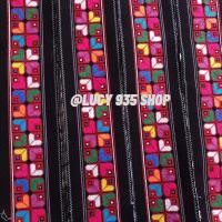 ราคา ลายปักอาข่าด้วยจักร ลายขนาด 1 2 นิ้ว ตัดแบ่งขายต่อเมตร ใช้ตกแต่ง เสื้อผ้า กระโปรง กางเกง ใส่ออกงานได้สวยเก๋ ไม่ซ้ำใคร พร้องส่งจากไทย (16564061321)