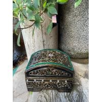 ราคา หีบไม้ จิ๋ว หีบสมบัติ15x10x10cm รมดำ ทอง กล่องไม้ กำปั่น ทรงหีบฟาโรห์ หีบใส่ของ หีบใส่เงิน เรียกทรัพย์ ใส่เครื่องประดับเดินเส้นแต่งกระจกสี (11529441612)