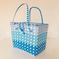 ราคา ตระกร้าสานเส้นพลาสติก ตะกร้าสี่เหลี่ยม อเนกประสงค์มีฝาปิด ตะกร้าใส่ผ้า OTOP ขนาด กว้าง21ยาว29สูง25 CM วัดจากขอบปากตระกร้า sizeM (21623345040)