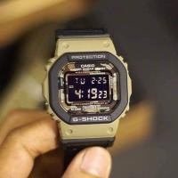 ราคา นาฬิกา Casio ยักษ์เล็ก DW 5635C 4 สีเเดงและอีกหลายสีหลายเเบบ ตั้งเวลาให้ เเถมฟรีกล่องเเบบกระดาษ (20044932669)