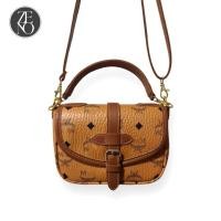 ราคา กระเป๋าสะพายข้าง ทรงขนมปัง Satchel C L หน้าสายเข็มขัด (21296334209)