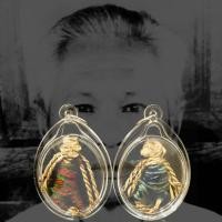 ราคา จี้พระ หุ่นพยนต์ฟางถัก อาจารย์ลอย โพธิ์เงิน สุดยอดฆราวาสแห่งอยุธยา พุทธคุณ ปกป้องคุ้มครองป้องกันภัย แคล้วคลาด เลี่ยมกรอบพลาสติกกันน้ำ100 ขนาด3 5 5 5ซม สุ่มลายของสี (20019579118)