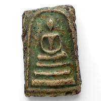 ราคา C012 พระสมเด็จ หลวงพ่อโต วัดระฆัง เนื้อก้นครก สีเขียว เนื้อเก่า สวย พิมพ์ชัด ขนาด 4x3 cm (21447083698)