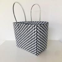 ราคา กระเป๋าสาน เส้นพลาสติก กระเป๋าถือ ตระกร้าจ่ายตลาด สายใส ขนาดกว้าง18ยาว34สูง27 5ซม สายจับสูง17ซม วัดจากขอบปากตระกร้า (21570931638)