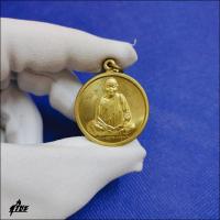 ราคา เหรียญกูนั่งฮอลมา ปลอดภัยดี มีลาภ หลวงพ่อคูณวัดบ้านไร จ นครราชสีมา ปี 2537 สุริยะ (17073923178)