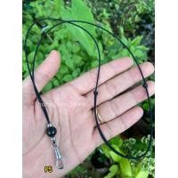 ราคา สร้อยพระ สร้อยเชือกร่มคั่นเม็ดสแตนเลส แต่งไม้งิ้วดำ แบบรูดปรับความยาวได้ พร้อมก้ามปูสแตนเลส (5234200203)