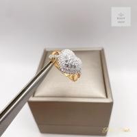 ราคา แหวนเพชรกระจุกทรงหัวใจเพชรเรียงสามชั้น ก้านไขว้ ขนาดฟรีไซค์ (21522782151)