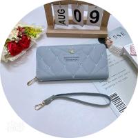 ราคา H21 กระเป๋าสตางค์กระเป๋าสตางค์Forever Young ใบยาวForever Young ใบยาว มีสายของมือทุกใบค่ะกระเป๋าใส่โทรศัพท (17281961257)