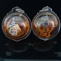 ราคา จี้ จี้ลูกสวาทลงอักขระ แช่น้ำมันจันทร์หอม พุทธคุณ เสริมด้านเมตตา ความรัก โชคลาภ เลี่ยมกรอบพลาสติกกันน้ำ 100 (21557301139)