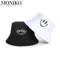 ราคา MONIKO หมวกบักเก็ต ปักลายหน้ายิ้ม ป้องกันแดด หมวก บั กเก็ต 2 ด้าน พร้อมส่ง (18507668671)