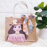 ราคา กระเป๋าผ้ากระสอบเคลือบ กระเป๋าตุ๊กตาDIY กระเป๋าน่ารัก กระเป๋าถือ กระเป๋าหน้าผู้หญิงน่ารัก กระเป๋าแต่งลูกไม้ กระเป๋าผ้าเคลือบ (19738924276)