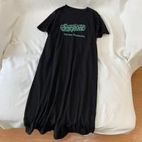 ราคา ꕥCatalog Fashionꕥ ชุดเดรสยาวแขนสั้น ทรงตรง มีกระเป๋าข้าง อกสกรีนลาย Snapple (9715476558)