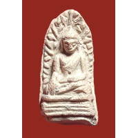 ราคา พระรอดกรุเก่า คือ พระรอดที่มีอายุ 1300 ปี สร้างในสมัยพระนางจามเทวี และพระรอดที่สร้างโดยพระย่าสรรพสิทธิ์ (21724575764)