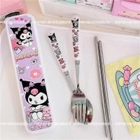 ราคา 3ชิ้น เซ็ตการ์ตูนSanrioภาชนะสแตนเลสบนโต๊ะอาหารสไตล์Insแบบพกพาบนโต๊ะอาหารKuromiช้อนชุดตะเกียบบนโต๊ะอาหารกล่องสีน่ารักนักเรียนSanrio Kuromiช้อนส้อม2ชิ้นชุด (20657338920)