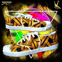 ราคา รองเท้าตะกร้อ รองเท้านันยางแท้เพ้นท์ลายตะกร้อ ซักได้สีไม่หลุด รับประกันคุณภาพ ไม่ตรงปกยินดีคืนเงินMade in Thailand (20389041280)