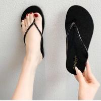 ราคา 700 รองเท้าเกาหลี รองเท้าหูหนีบ รองเท้าแตะ สวมใส่สบาบ มี2สาย สายสีทอง สายสีดำ วัสดุงานพอลิเมอร์ (21395735398)