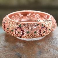 ราคา กำไล กำไลข้อมือ กำไลข้อมือสีนาค สีนาคลงยา พิ้งค์โกลด์ กำไลฉลุลายดอกไม้ลงยา ขนาด 16 cm ลวดลายสวยงาม งานปราณีต (18926629845)