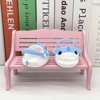 ราคา TONGQUDA 14นิ้ว 20ซม รองเท้าแตะตุ๊กตาผ้า หลากสี การ์ตูนฉลาม รองเท้าตุ๊กตา ของขวัญสำหรับเด็ก อุปกรณ์เสริมตุ๊กตา รองเท้าแตะปลาฉลามขนาดเล็ก ของเล่นสำหรับเด็ก (21495735209)