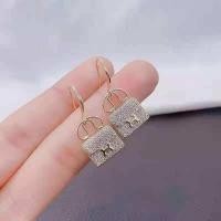 ราคา พร้อมส่ง ต่างหู ต่างหูประดับเพชร ต่างหูรูปกระเป๋า ต่างหูห้อย ต่างหูเพชร เงิน925 สไตส์เรียบหรู (8352517791)