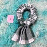 ราคา มาลัยกรผ้าขาวม้า พวงมาลัยผ้าขาวม้า พับจากผ้าขาวม้าขนาดครึ่งผืน พวงเล็ก ลายที่จัดส่งตามโทนสีผ้าที่กดสั่ง (17461125995)