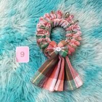 ราคา มาลัยกรผ้าขาวม้า พวงมาลัยผ้าขาวม้า พับจากผ้าขาวม้าขนาดครึ่งผืน พวงเล็ก ลายที่จัดส่งตามโทนสีผ้าที่กดสั่ง (17461252003)