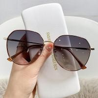 ราคา แว่นกันแดด แว่นกันแดดสำหรับสุภาพสตรี แว่นกันแดดกรอบโลหะขนาดใหญ่ เหมาะแก่การท่องเที่ยว (21432039814)