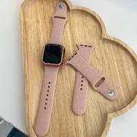 ราคา พร้อมส่งในไทย สายยางซิลิโคน ปั๊มลาย LV KT สายนาฬิกา สำหรับใช้ได้กับ Watch Series 7 6 5 4 3 2 1 Se ขนาด 38 40 41mm 42 44 45mm สายApple Watch (13966239517)