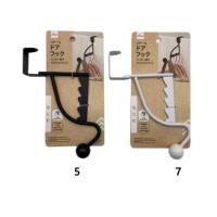 ราคา Daiso ตะขอแขวนประตูพร้อมราวแขวนเสื้อผ้าขาวดำ (19125648658)