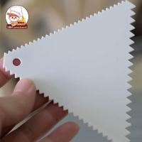 ราคา 2ชิ้น แผ่นปาดเค้ก ที่ปาดเค้ก ที่ปาดครีม แผ่นปาดครีม แบบสามเหลี่ยม (21342840121)