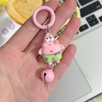 ราคา IU Miss กระเป๋าสะพายหน้า กระเป๋าสะพายข้างแฟชั่น กระเป๋าลากถูกๆ SpongeBob SquarePants พวงกุญแจ SpongeBob แพทริคสตาร์ พร้อมกระดิ่ง เครื่องประดับแหวนกุญแจ มินิมินิ การออกแบบการ์ตูน หัวเข็มขัดกุญแจวาดด้วย