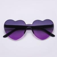 ราคา CHUAN ทันสมัยและทันสมัย สีลูกอมสี สีสันสดใส ที่บังแดด แว่นตากันแดดรูปหัวใจ แว่นกันแดดสำหรับงานเลี้ยง แว่นตารูปหัวใจ (20548917315)