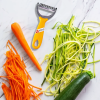 ราคา ที่ปอกเปลือก มีดปอก ขูดเส้น ขูดมะละกอ ด้ามพลาสติก สีส้ม ตราเพชร 1ชิ้น (17435032047)