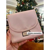 ราคา พร้อมส่ง กระเป๋าเครื่องสำอาง กุชชี่ Gucci Beauty สีชมพู ทรงแบน ภายในบุผ้าลายดอกไม้ ของจริงน่ารักมาก พกพาสะดวก ของแท้ (21781213139)