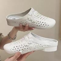 ราคา J H พร้อมส่ง TO 2406 รองเท้าสวมเปิดส้น ดีเทลคาดเฉียงลายดอกไม้ เสริมส้น (21543758105)